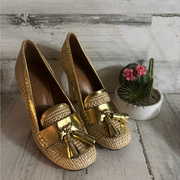 Tory Burch Careen Runway Loafer
Pump, Natural/Gold raffia weave pattern Size 7.5 - Picture 8 of 8